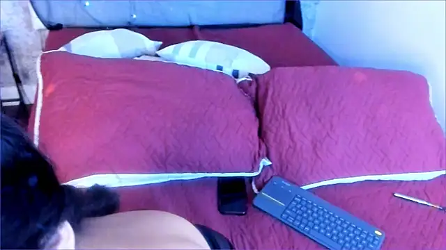 Hela Strossner online show from November 2025 01:29:02 PM