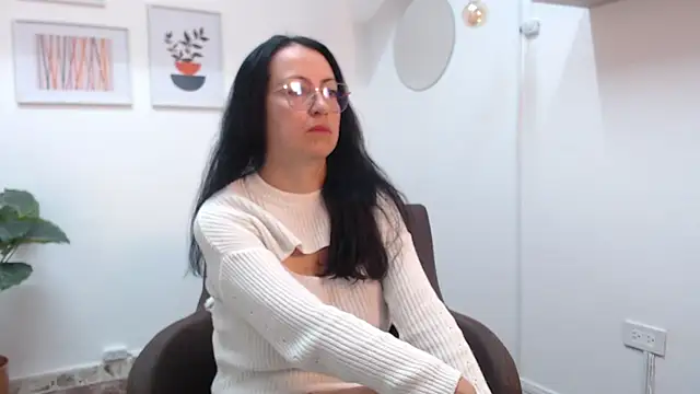 Lauryn Jones online show from November 2025 02:39:02 PM