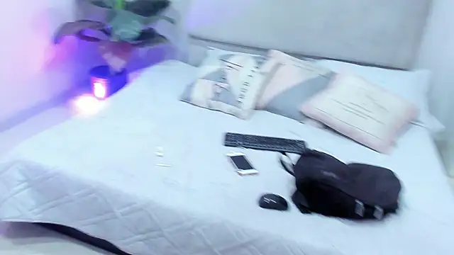 Shelsyissy online show from November 2025 08:30:02 AM