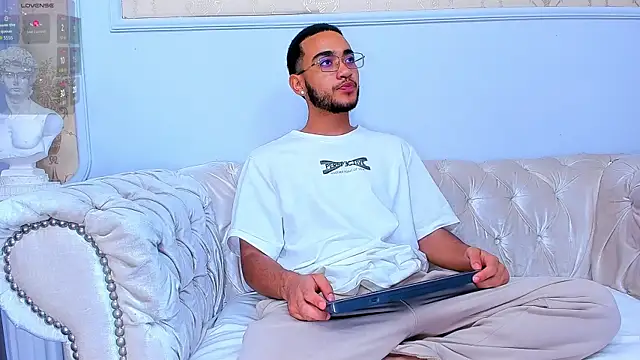 MatteoRicci  online show from November 2025 07:46:01 PM