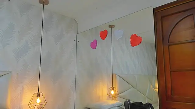 laurettedela rouse online show from November 2025 10:37:02 AM