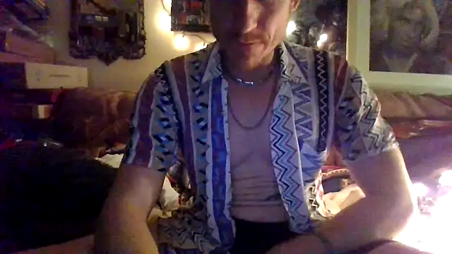 Snapshot of jigglethaypussi chatting on November 2025 03:27:01 AM jigglethaypussi online show from November 2025 03:27:01 AM