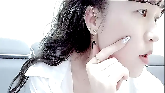 Snapshot of lookbyby chatting on January 2026 05:33:02 AM lookbyby online show from January 2026 05:33:02 AM