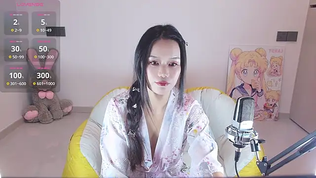 Snapshot of Abby-6 chatting on November 2025 01:28:01 PM Abby-6 online show from November 2025 01:28:01 PM