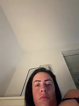 Snapshot of Bethrae25 chatting on July 2026 09:42:02 PM Bethrae25 online show from July 2026 09:42:02 PM