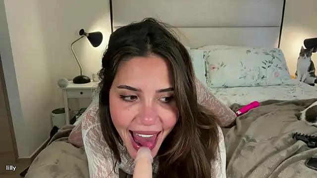 Snapshot of Itslillybloom chatting on November 2025 04:56:01 AM Itslillybloom online show from November 2025 04:56:01 AM