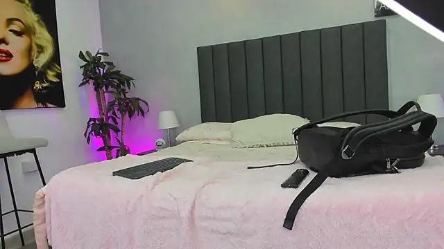 kendra london online show from April 2026 11:33:01 AM