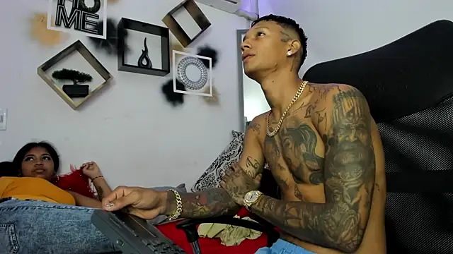 YuleimysAndAlex online show from November 2025 04:22:01 AM