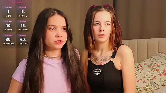 Snapshot of BibiCosio chatting on November 2025 11:42:02 AM BibiCosio online show from November 2025 11:42:02 AM