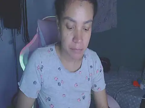 shayna cute online show from August 2026 12:02:01 AM