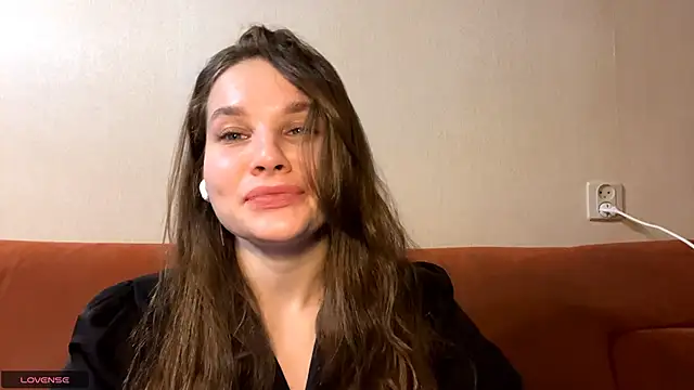 Luna Blossom online show from November 2025 02:28:02 AM