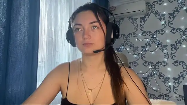 TwotyBright online show from December 2025 08:08:02 AM