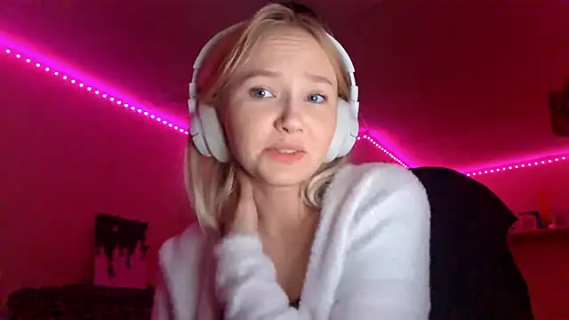 KarinRobertson online show from November 2025 05:13:02 PM