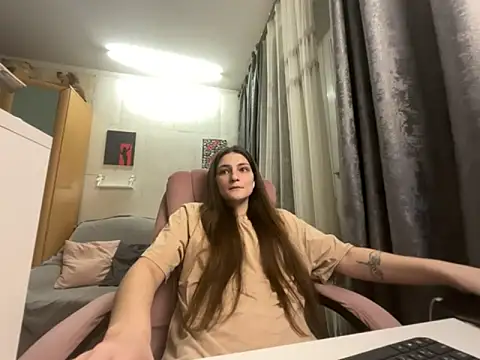 HelgaMun online show from November 2025 12:33:01 PM