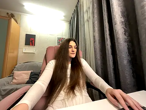 HelgaMun online show from November 2025 10:59:01 AM