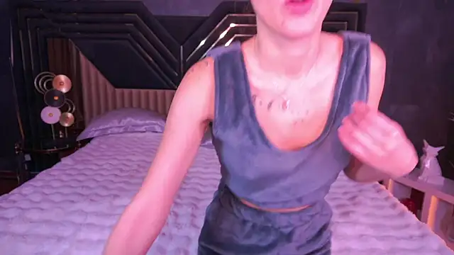 Snapshot of ZafiraMoonn chatting on December 2025 06:43:01 AM ZafiraMoonn online show from December 2025 06:43:01 AM