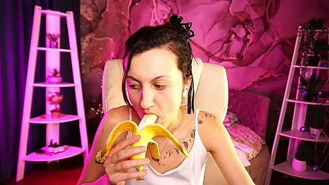 Snapshot of ZafiraMoonn chatting on March 2026 02:24:01 PM ZafiraMoonn online show from March 2026 02:24:01 PM