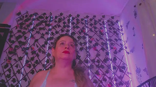 Snapshot of katjohanna chatting on June 2026 10:37:01 PM katjohanna online show from June 2026 10:37:01 PM