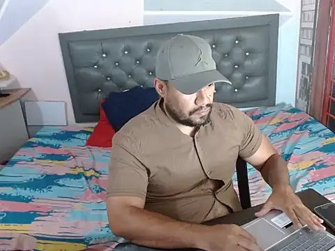 Snapshot of Ramses_36 chatting on May 2026 12:27:01 AM Ramses 36 online show from May 2026 12:27:01 AM