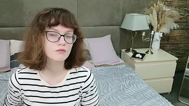 KathleenDioiz online show from November 2025 11:19:01 AM