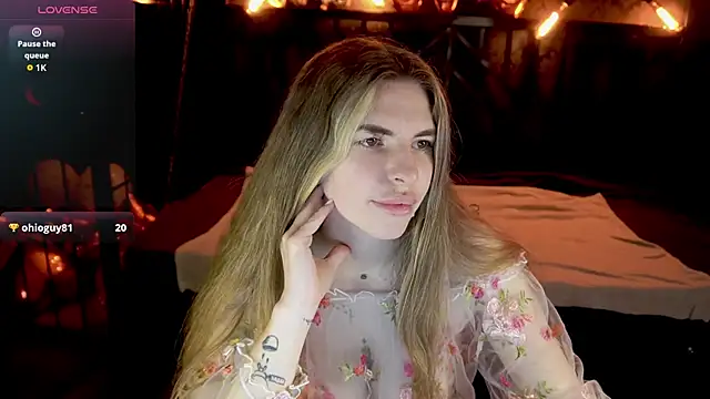 Snapshot of DanielaReign chatting on February 2026 07:04:01 AM DanielaReign online show from February 2026 07:04:01 AM