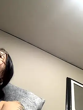 Naomii2 online show from November 2025 01:26:01 AM