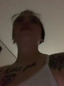 Naomii2 online show from November 2025 01:22:02 AM