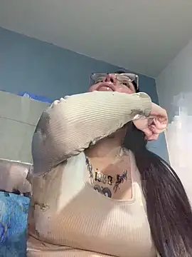 Naomii2 online show from November 2025 04:33:02 AM