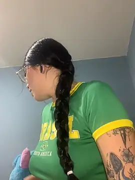 Naomii2 online show from November 2025 01:15:01 AM