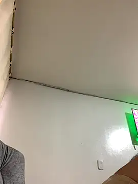 Naomii2 online show from November 2025 10:01:01 PM