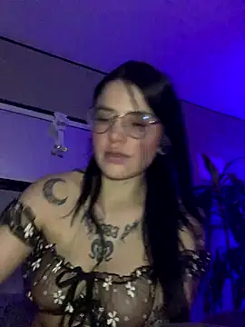 Naomii2 online show from November 2025 05:44:01 AM