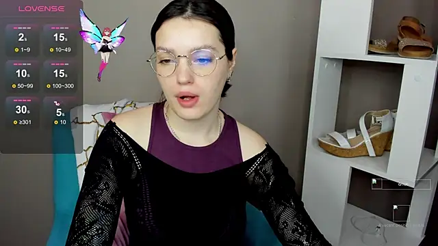 Snapshot of Karina_Kellyy chatting on November 2025 02:50:01 AM Karina Kellyy online show from November 2025 02:50:01 AM