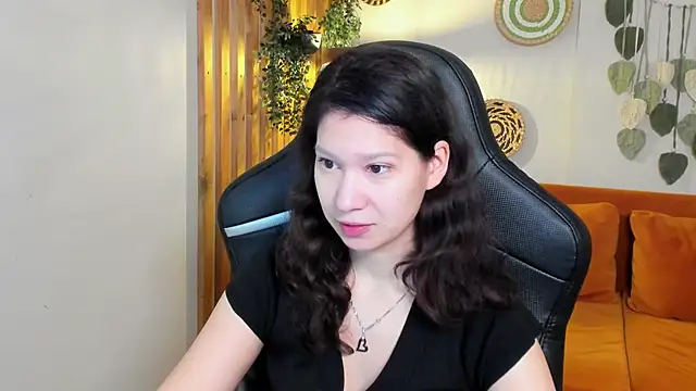 SaraDenars online show from November 2025 05:28:02 AM