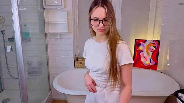 LeenaPuita online show from January 2026 04:56:01 PM