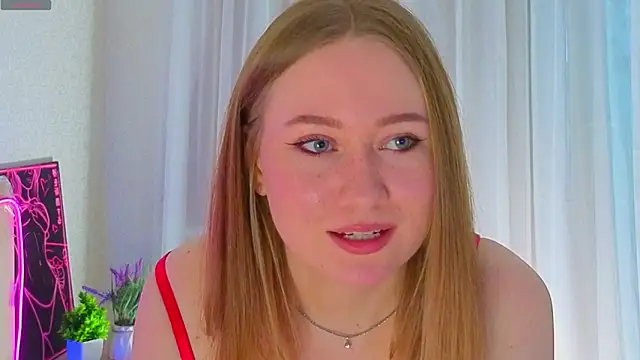 Snapshot of LillianGonzalez chatting on April 2026 07:28:01 AM LillianGonzalez online show from April 2026 07:28:01 AM