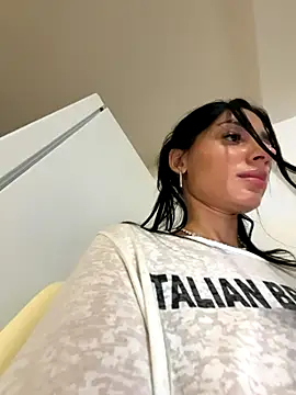 VickyM99 online show from November 2025 03:22:01 PM