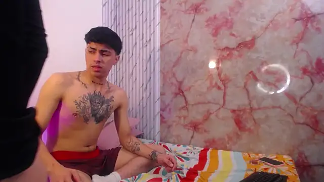 Zoey and nick online show from November 2025 07:35:01 PM