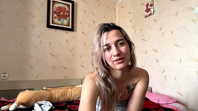 Auroragin online show from November 2025 10:48:01 AM