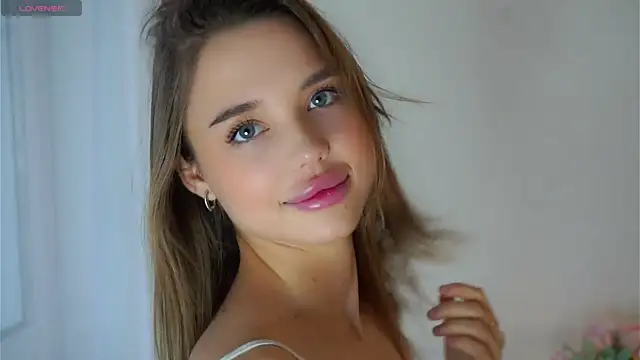 JunieTrippett online show from November 2025 08:03:01 AM