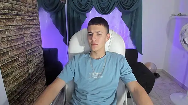 Aleck Boy online show from November 2025 08:08:01 PM