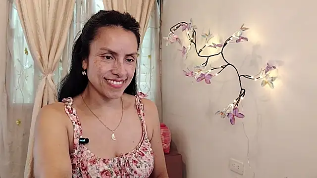 Snapshot of Bella_Exhibition chatting on May 2026 07:19:02 PM Bella Exhibition online show from May 2026 07:19:02 PM