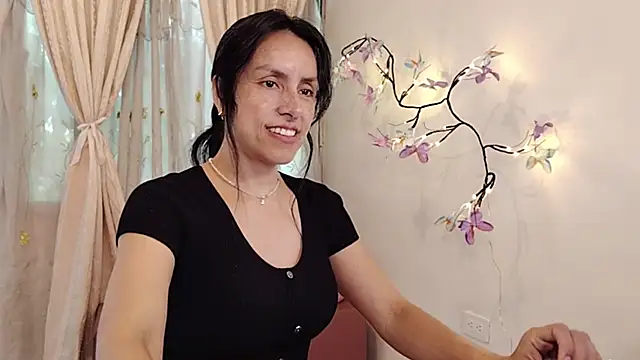 Snapshot of Bella_Exhibition chatting on May 2026 07:09:01 PM Bella Exhibition online show from May 2026 07:09:01 PM