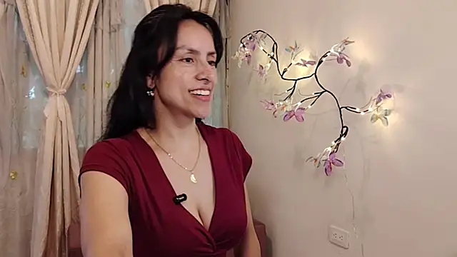 Snapshot of Bella_Exhibition chatting on May 2026 07:34:02 PM Bella Exhibition online show from May 2026 07:34:02 PM