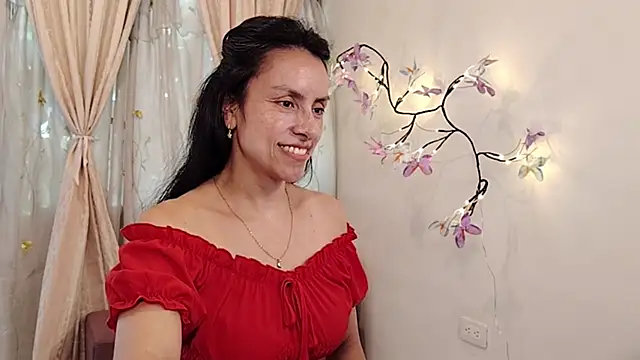 Snapshot of Bella_Exhibition chatting on May 2026 07:07:01 PM Bella Exhibition online show from May 2026 07:07:01 PM