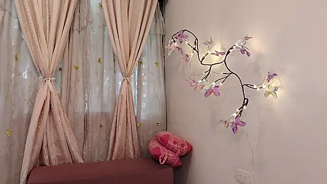 Snapshot of Bella_Exhibition chatting on May 2026 07:20:02 PM Bella Exhibition online show from May 2026 07:20:02 PM
