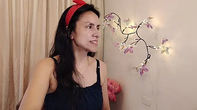 Snapshot of Bella_Exhibition chatting on May 2026 07:11:01 PM Bella Exhibition online show from May 2026 07:11:01 PM