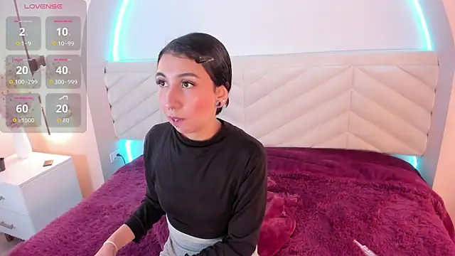 Isabella Crofts online show from April 2026 03:04:02 AM