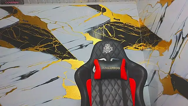 Suarezz10  online show from November 2025 12:05:01 PM