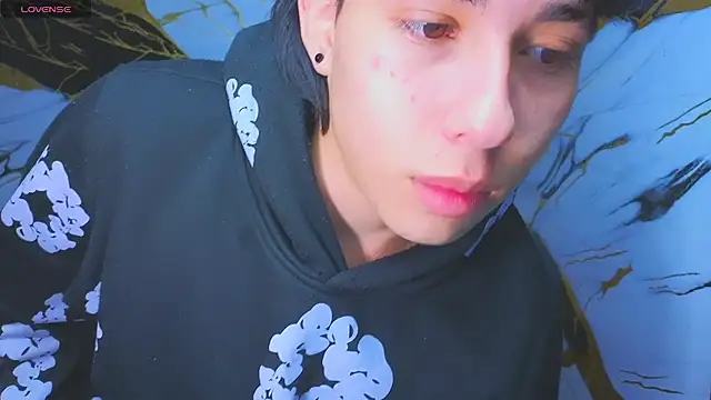 Suarezz10  online show from November 2025 12:26:01 PM