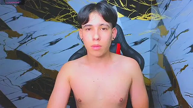 Suarezz10  online show from November 2025 03:12:02 PM